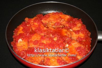 domates soslu somon kızartması
