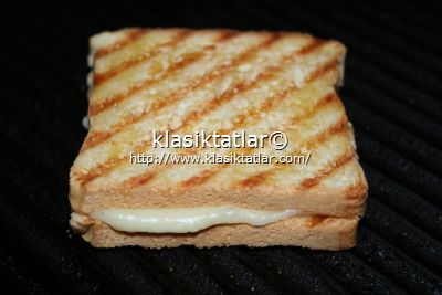 kaşar peynirli tost 1
